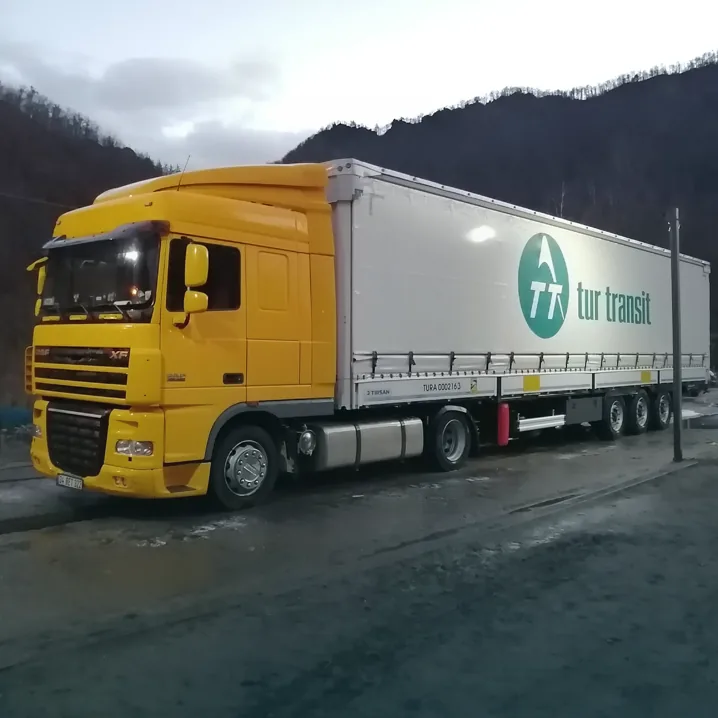 Véhicule de transport routier Tur Transit